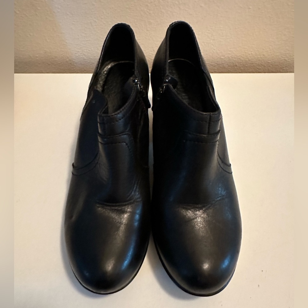 Dansko Ankle Boots Women’s 40 Florence Chelsea Wedge Black Leather Side Zip